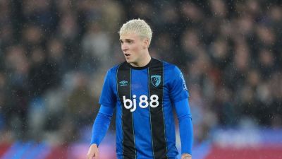 Obvinenie v Premier League. Španielsky talent bol suspendovaný kvôli správam dievčaťu