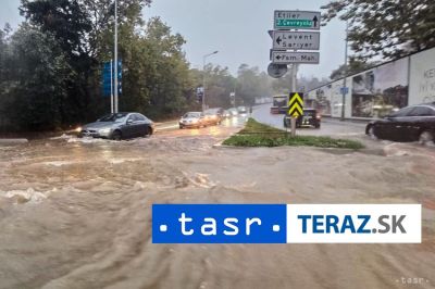 Istanbul po dažďoch zápasí so záplavami; školy prerušili vyučovanie
