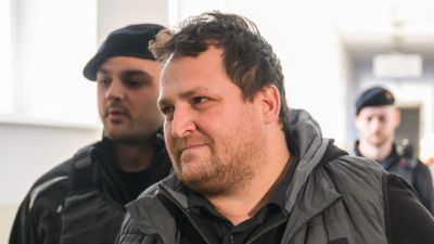 Šutaj Eštok opäť odstavil čurillovca Ďurku. Vyšetrovateľ čelí novému obvineniu, jeho advokát hovorí o „domácom väzení“