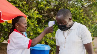 Ebola kúsok od Slovenska. Američana s rizikom nákazy budú liečiť v Prahe