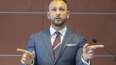 Šutaj Eštok ostro: Ak niekto siahne na 13. dôchodky, odídeme z koalície!