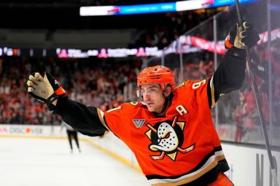 Flyers ponúkli hviezde Anaheimu 18 miliónov ročne. Ducks majú týždeň na to, aby ponuku vyrovnali