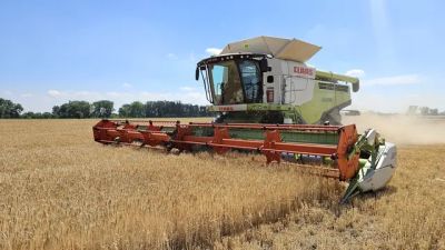 Vážna nehoda pri Nových Zámkoch: Motorka narazila do žacej lišty
