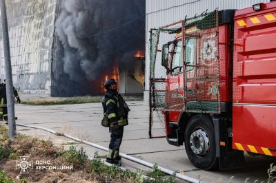 Ukrajina zaútočila na ropný terminál v Petrohrade, Rusko bombardovalo Sumy