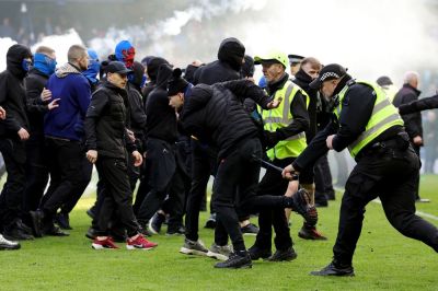 Marcové nepokoje majú dohru. Glasgowské derby sa odohrá bez divákov
