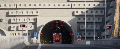 Tunel Višňové polícia uzatvára v smere od Žiliny, hasiči zasahujú pri požiari vozidla