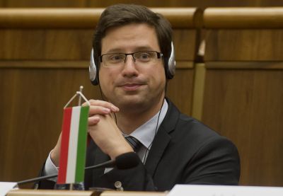 Fidesz bojkotuje maďarský parlament. Šéf jeho frakcie Gergely Gulyás sa pre zmeny v ústave vzdáva pozície