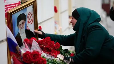 Pohreb, aký Irán dlho nezažil: Milióny ľudí sa lúčia s vodcom Chameneím