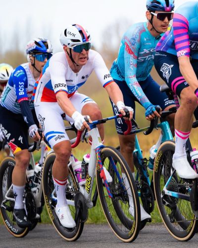 Giro d'Italia 2026: Úvodnú etapu opanoval Magnier, záver poznačil hromadný pád