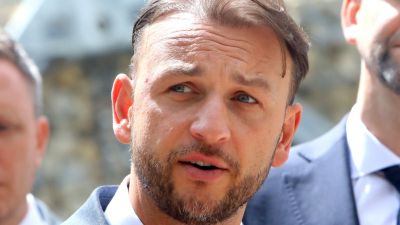 Šutaj Eštok sa exekútora nezbaví: Súd zamietol jeho návrh, ministrovi sa proces predražil zatiaľ o 40-tisíc eur
