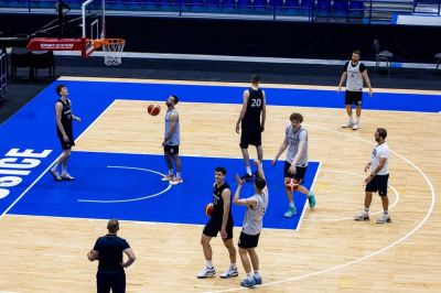 Basketbalový sviatok na Spiši. Slováci chcú pred plnou halou zdolať súpera z Balkánu