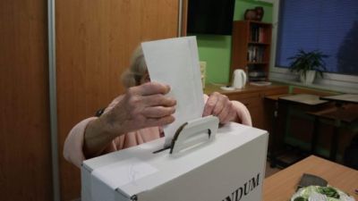 Prípravy na referendum sú už v plnom prúde. Ľudia majú nižší záujem byť vo volebných komisiách