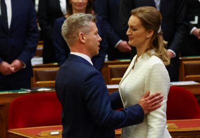 "Začína sa nová éra". Nová šéfka maďarského parlamentu nariadila opäť vyvesiť vlajku EÚ na budovu