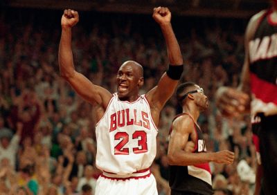 Michael Jordan suverénne vedie. Rebríček TOP 50 najlepšie zarábajúcich športovcov všetkých čias