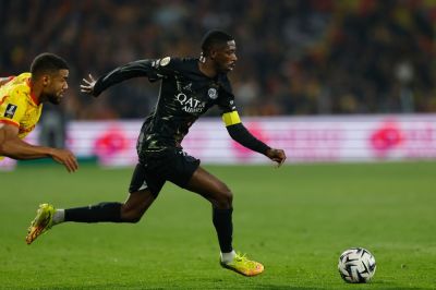 Dembeleho striedanie vyvolalo viacero otázok. Útočník PSG má údajne problémy s lýtkom