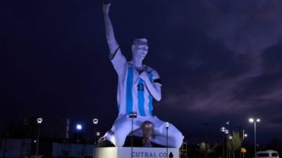 VIDEO: Argentínske mesto vzdáva hold Messimu, futbalovej hviezde tam odhalili obrovskú sochu