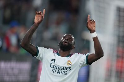Liga majstrov: Real Madrid otočil vďaka trom gólom za sedem minút. Rozhodol bývalý hráč Ríma