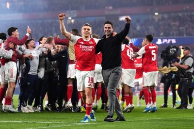 Majstrovské oslavy sa môžu začať. Manchester City zlyhal a Arsenal má istý titul
