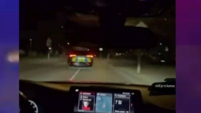„Chill, je to kamoš.“ Nočná divoká jazda policajtov s majákmi v Bratislave má dohru: Hrozí im vyhadzov zo služby