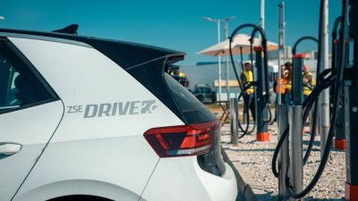 Nabíjacia sieť sa rozširuje rýchlejšie, než pribúdajú elektromobily