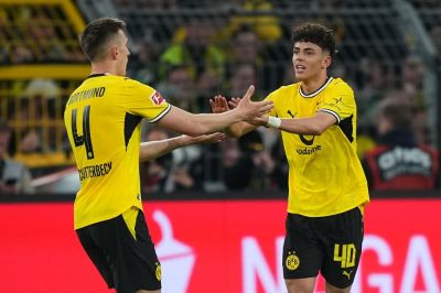 Dortmund si poistil definitívne druhé miesto v Bundeslige, Frankfurt sa trápi