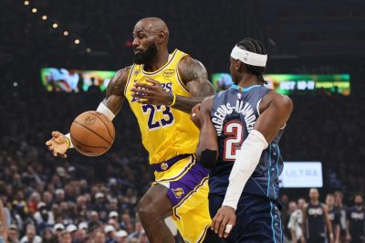 Lakers držali favorita v napätí iba polčas. Oklahoma v play-off čaká na premožiteľa