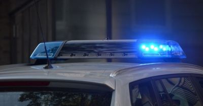 Na východe Slovenska auto zrazilo 5-ročného chlapca. Vodič ušiel pred davom so sekerami