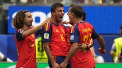 VIDEO: Španieli postúpili do osemfinále. Rakúski futbalisti ich na MS nezaskočili