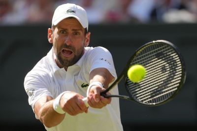 Djokovič vyrovnal Federerov rekord na Wimbledone. Medvedev na Wimbledone končí