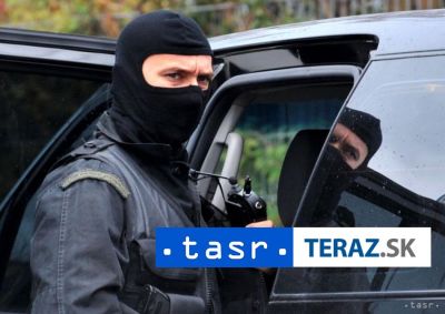 Dvoch mužov obvinili z vydierania, poškodený prišiel o 10.000 eur