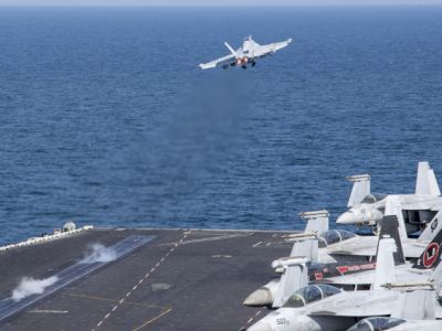 Americká armáda ohlásila ďalšiu vlnu úderov: Irán hlási explózie pri strategickom Perzskom zálive