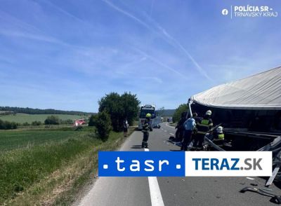 ČELNÁ ZRÁŽKA KAMIÓNOV: Hlásia zranenia, zasahoval aj vrtuľník