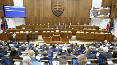 Parlament v stredu čaká hlasovanie o rozpočte. Koalícia verí, že sa jej ho aj napriek krehkej väčšine podarí schváliť