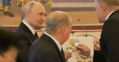 Putin ocenil, že Fico napriek problémom prišiel do Moskvy. Na recepcii si spoločne štrngli prípitkom