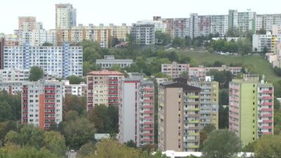 V bytoch býva viac ľudí, než uvádzajú správcovi: Za odvoz odpadu, elektrinu či upratovanie doplácajú ostatní